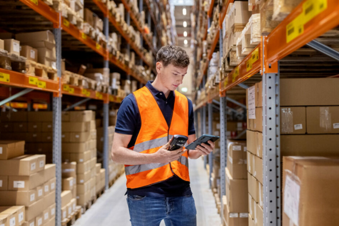 A warehouse staff is using Eurostop's mPOS device to perform warehouse operations